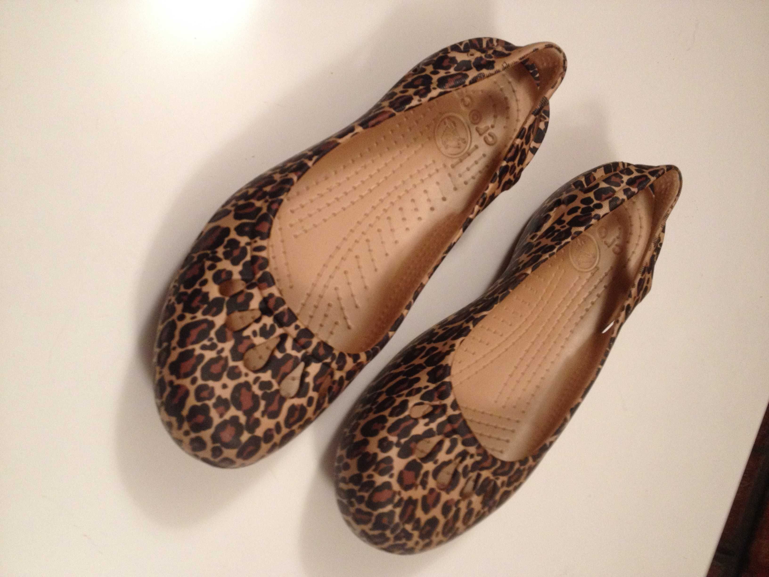 Crocs оригинальные с леопардовым принтом размер W8