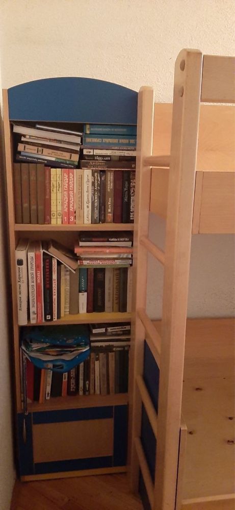 Двухярусная кровать с этажеркой для книг и Шкаф