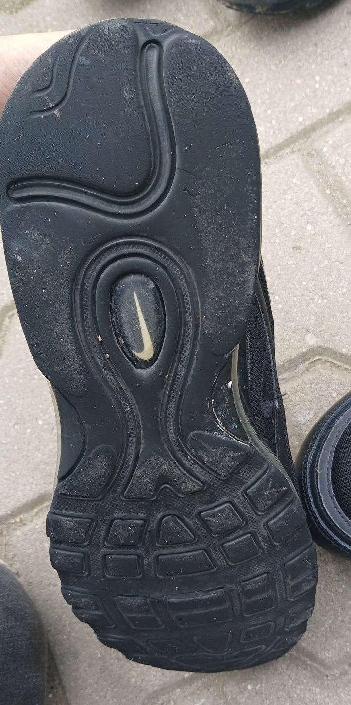 Buty sportowe nike tn air 
Buty sportowe Nike, idealne na codzień  
Ro