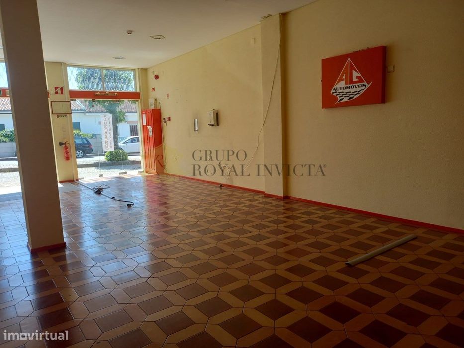 Espaço Comercial com rentabilidade  à Venda junto ás piscinas de Alfen