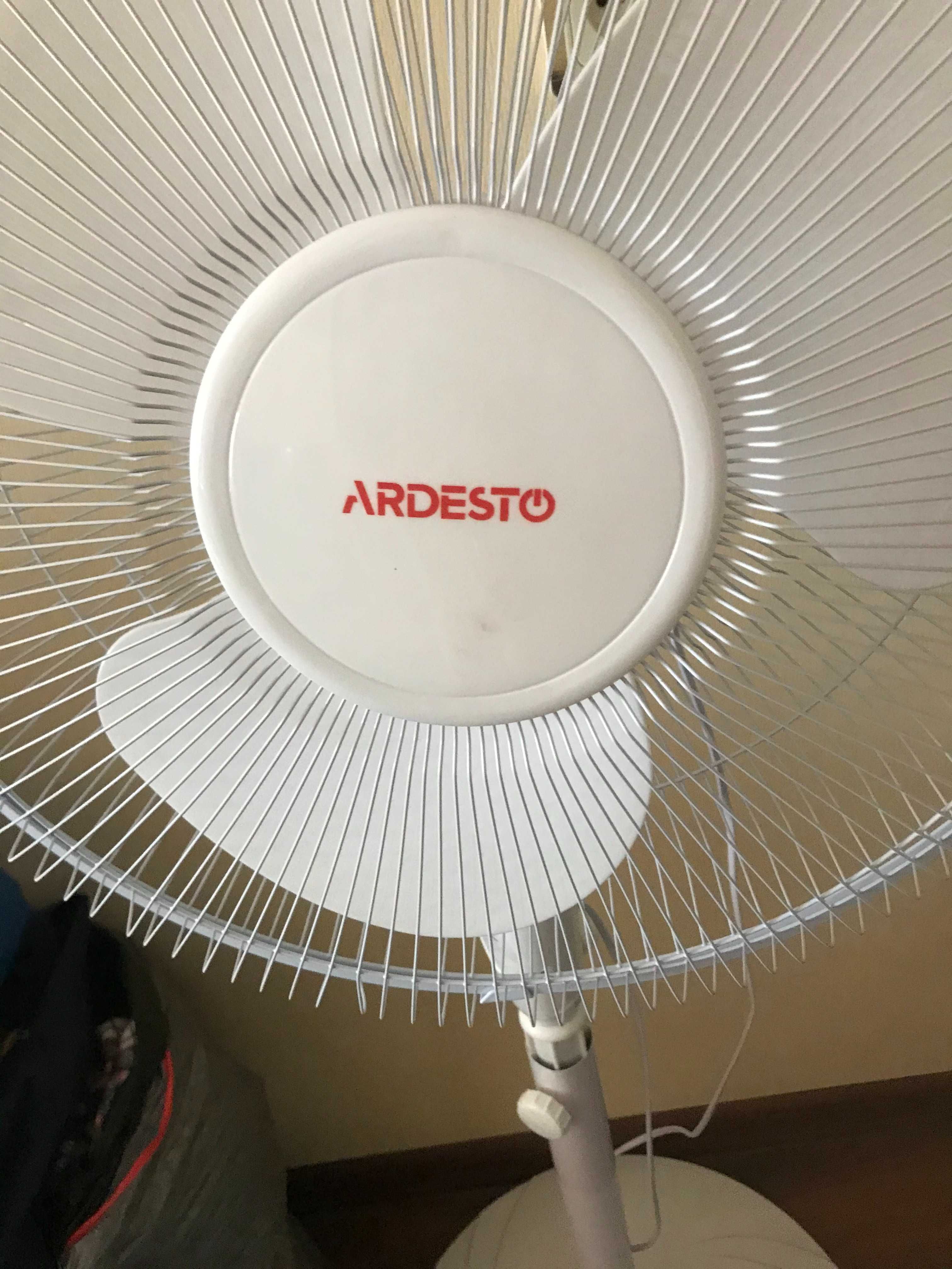 Вентилятор Ardesto на пульте