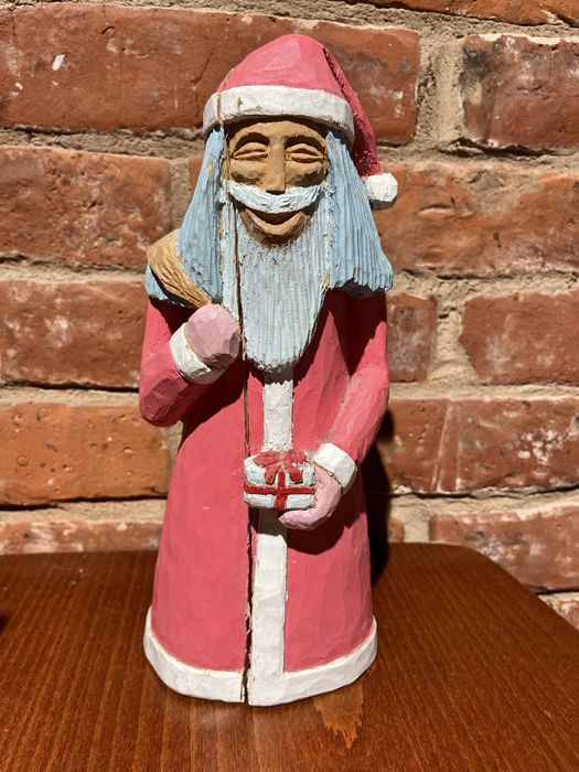 Ludowa drewniana rzeźba św. Mikołaja