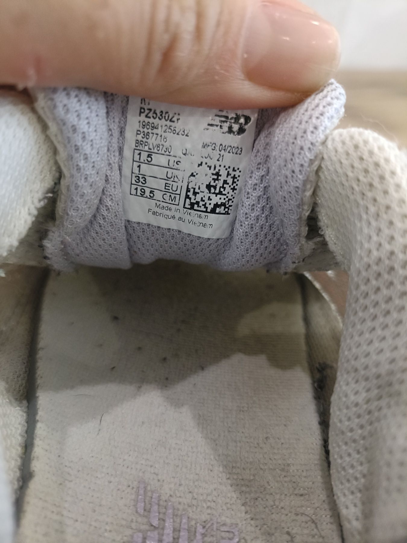 Кросівки new balance для дівчинки 33р