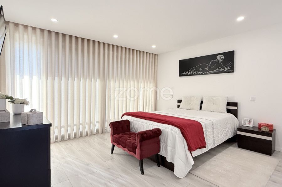 Moradia Geminada T4 no Louro