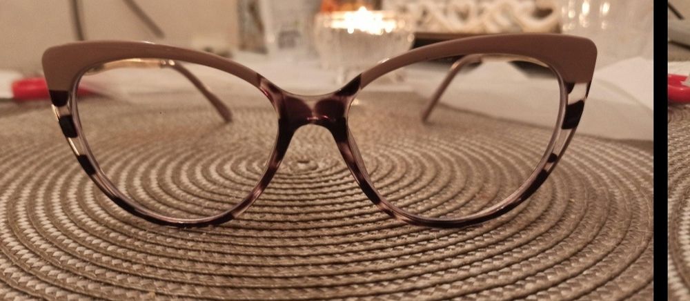 Модная новая оправа ( стекла простые,)