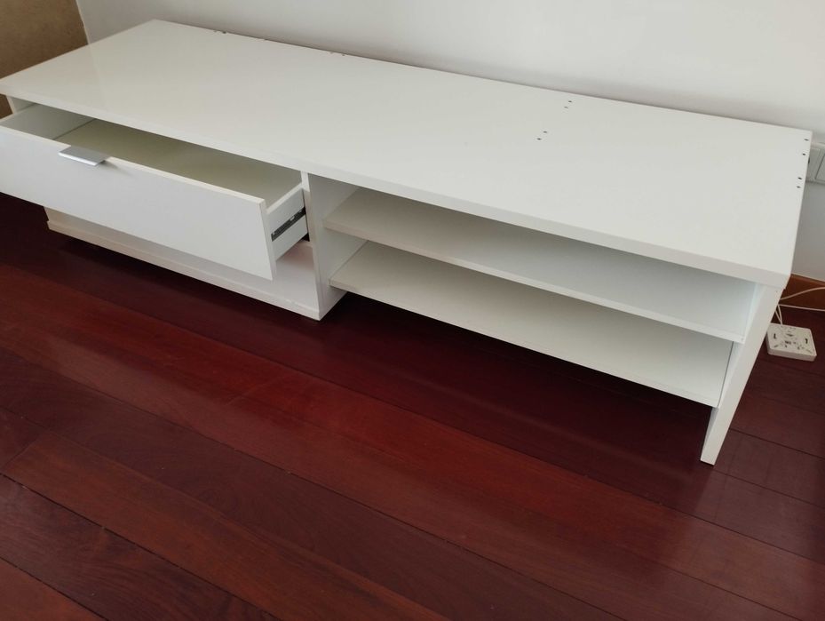 Móvel de TV branco lacado com gavetas - Bom estado