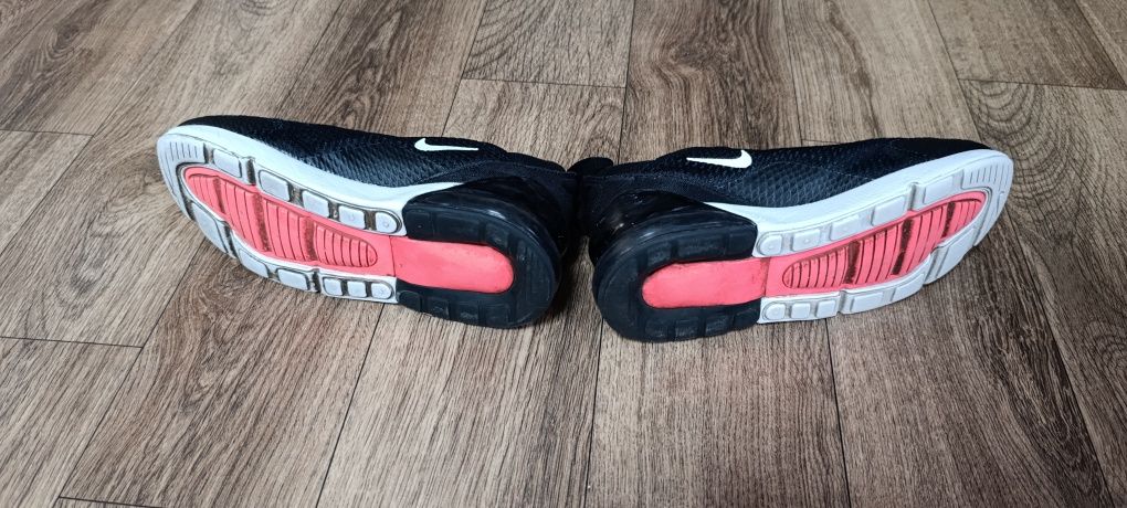 Кроссовки демисезонные Nike AIR MAX 270 AO2372-001 р.33.5 черные