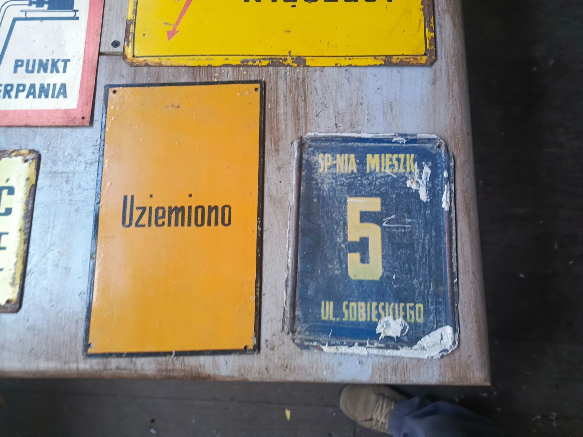Stare metalowe tablice PRL