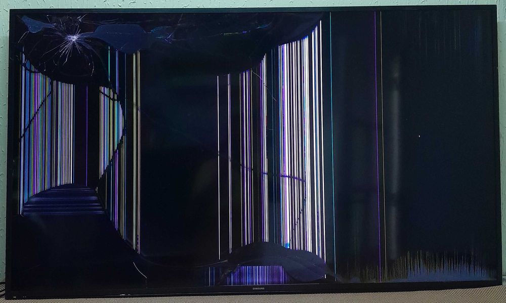 Televisão Samsung UE58MU612K vendo as peças