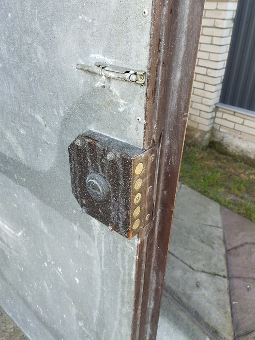 Ворота  гаражні.