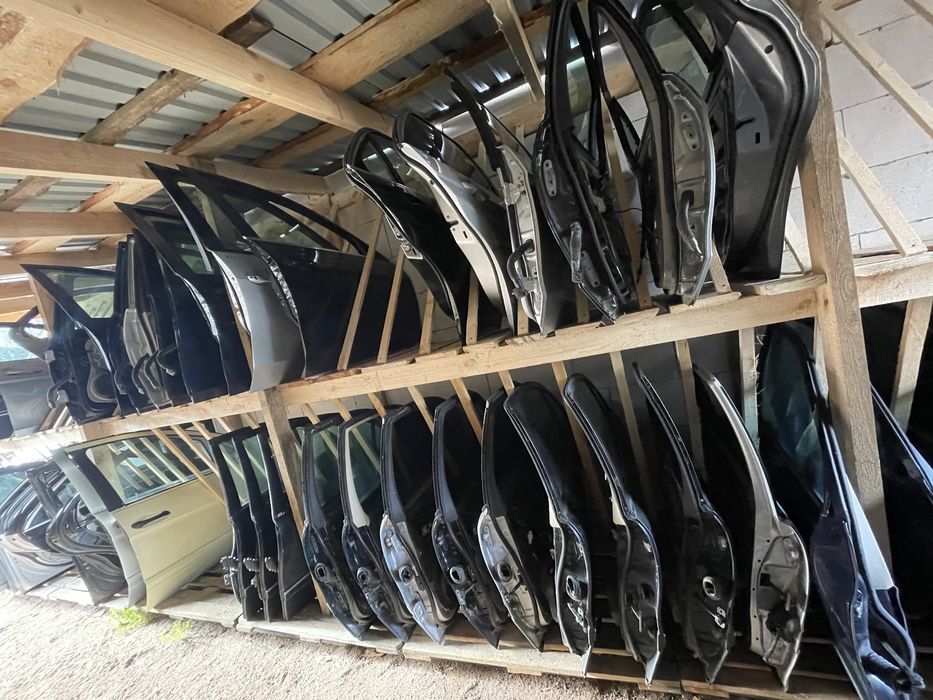 Двері праві ліві W203 W211 W163 W209 дверь передня задня