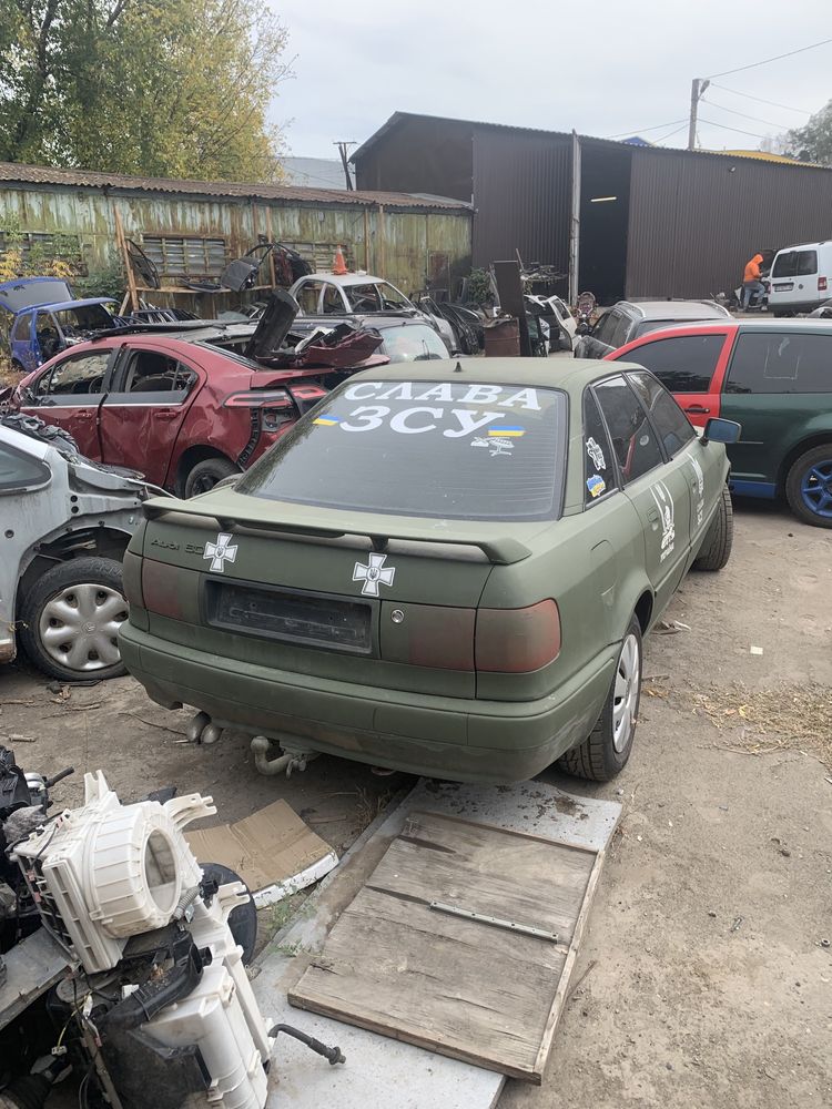 В разборе Audi 80 B3 B4