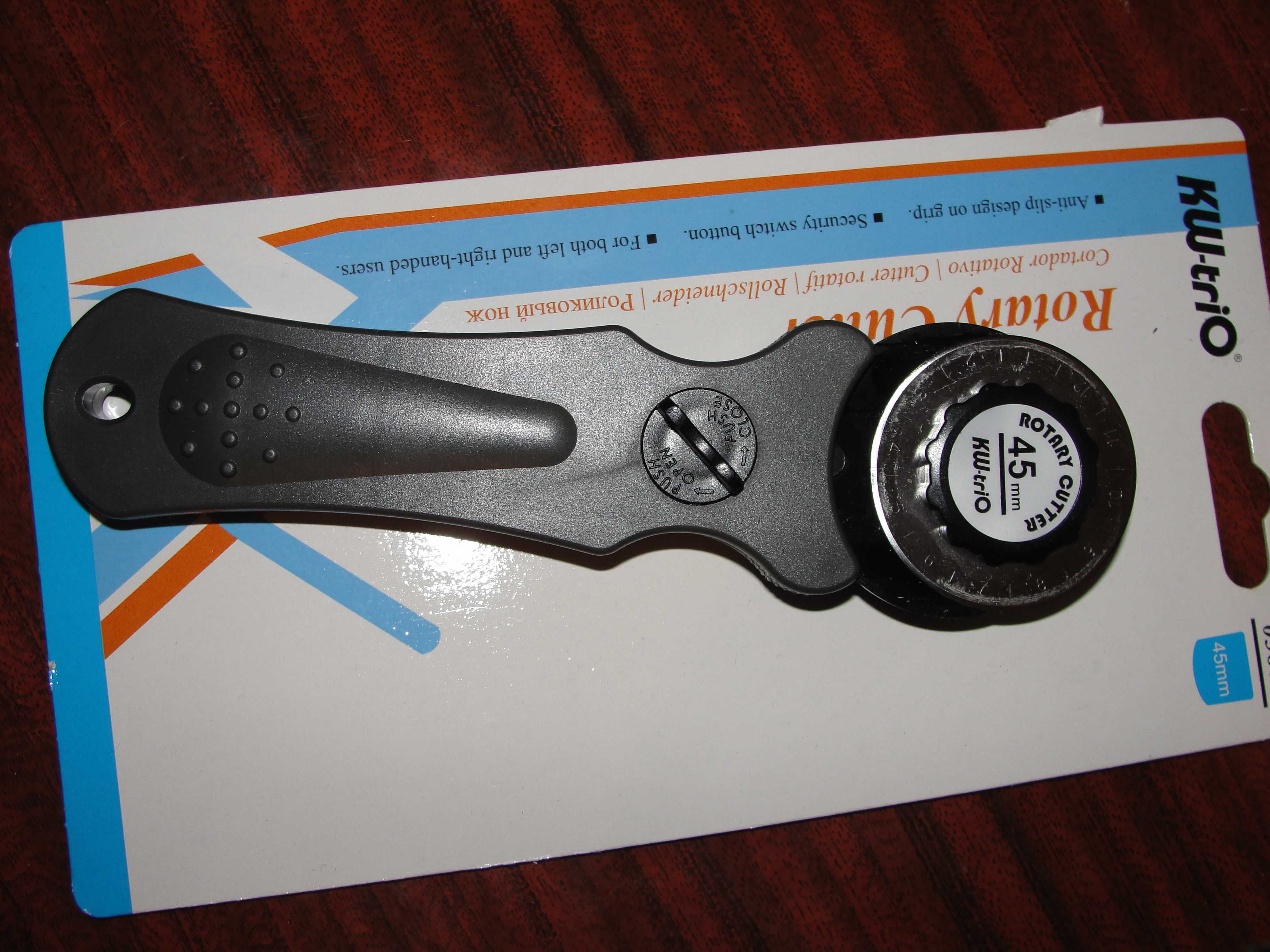 Ручной роликовый нож KW-Trio 03803, диаметр 45 мм, чёрный
