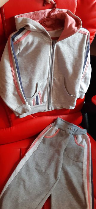 Костюм спортивний на дівчинку