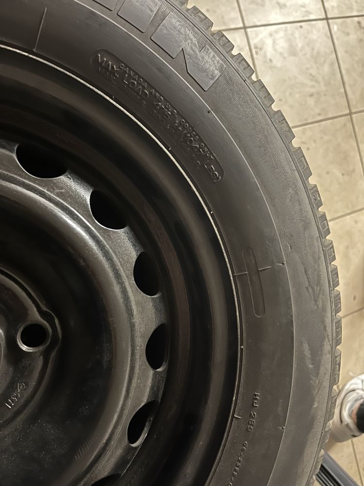 Komplet opon 175/70R13 z felgami stalowymi 4x100 – Michelin / MaxTrek