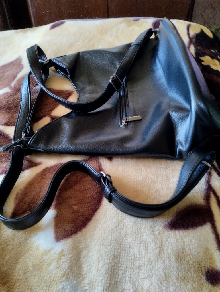 Жіноча сумка, чорного кольору.