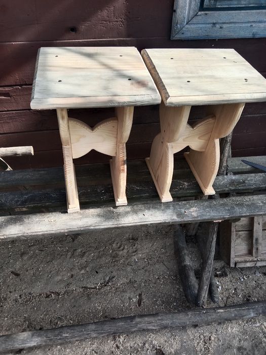 табуретки з дерева