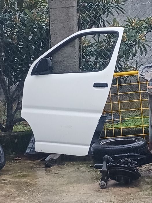 Toyota Hiace de 2000 material mecânico e porta de condutor