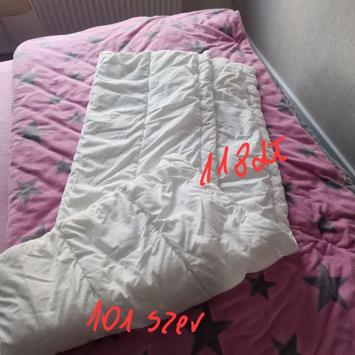 Łóżeczko dziecięce, kołderka, kocyki