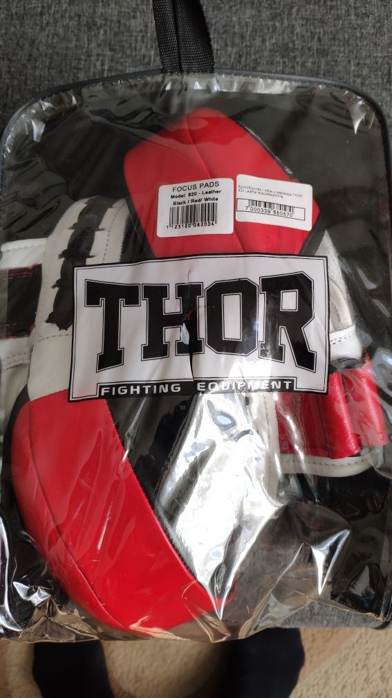 Лапи  шкіряні тренерські THOR 820 (PU) BLK/RED/WHITE