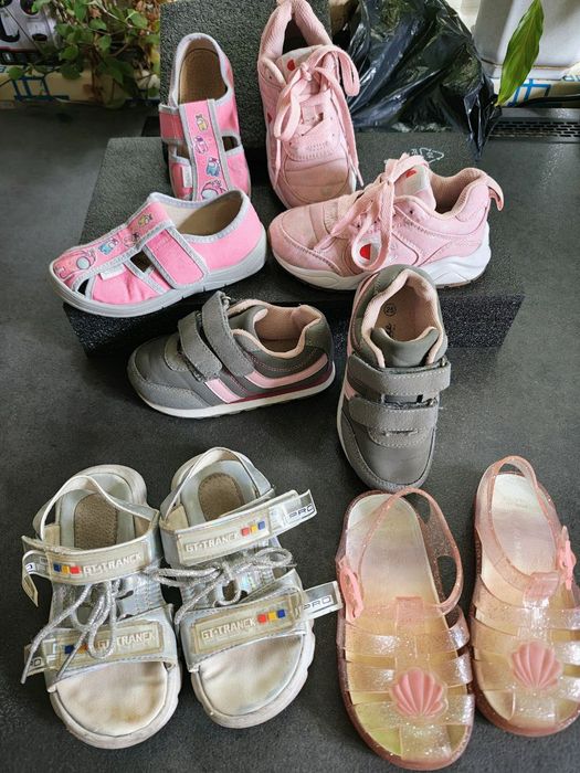 Кроссовки для девочки, тапочки, сандали летняя обувь 2-3 года