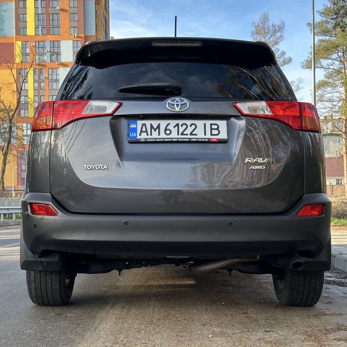 Toyota rav4  2013 года