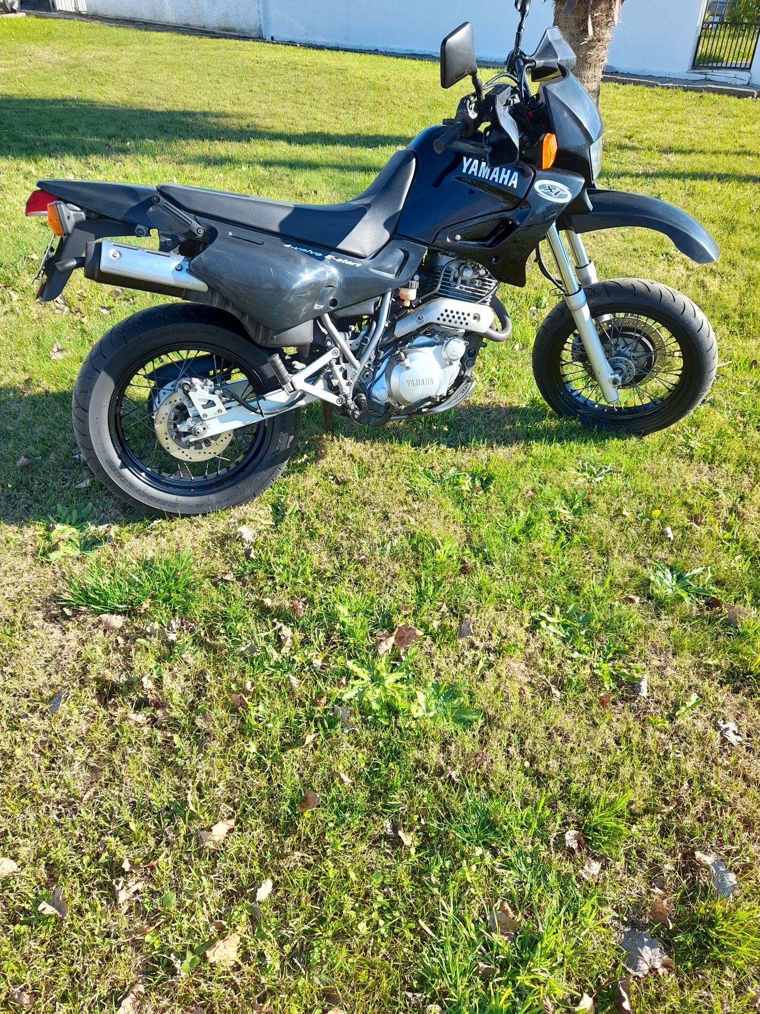 Xt600 estimada com rodas de estrada