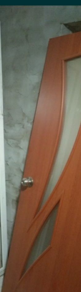 Продам межкомнатную дверь окно