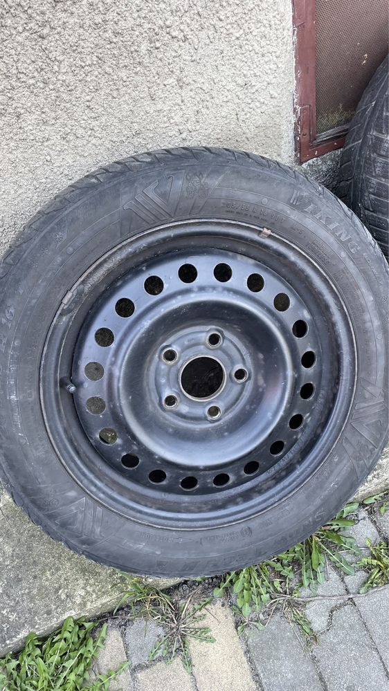 Opony zimowe z felgami stalowymi 205/55 r16 Honda