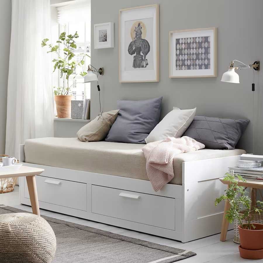 Cama Solteiro/Casal do Ikea modelo Brimnes como nova sem colchões