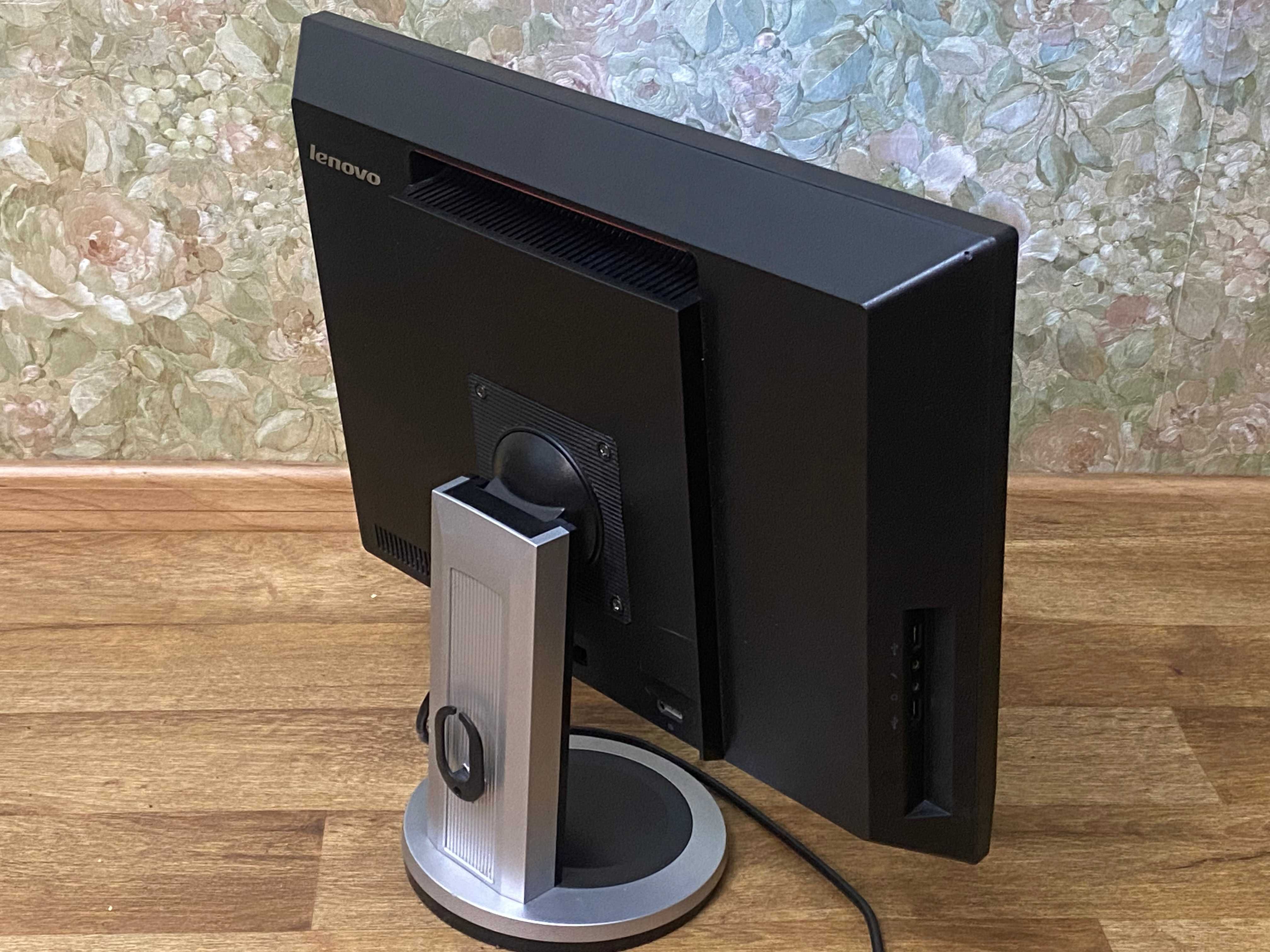 Моноблок Lenovo ThinkCentre M72z i3-3245 3,4 GHz, 8Gb DDR3, SSD 256Gb
