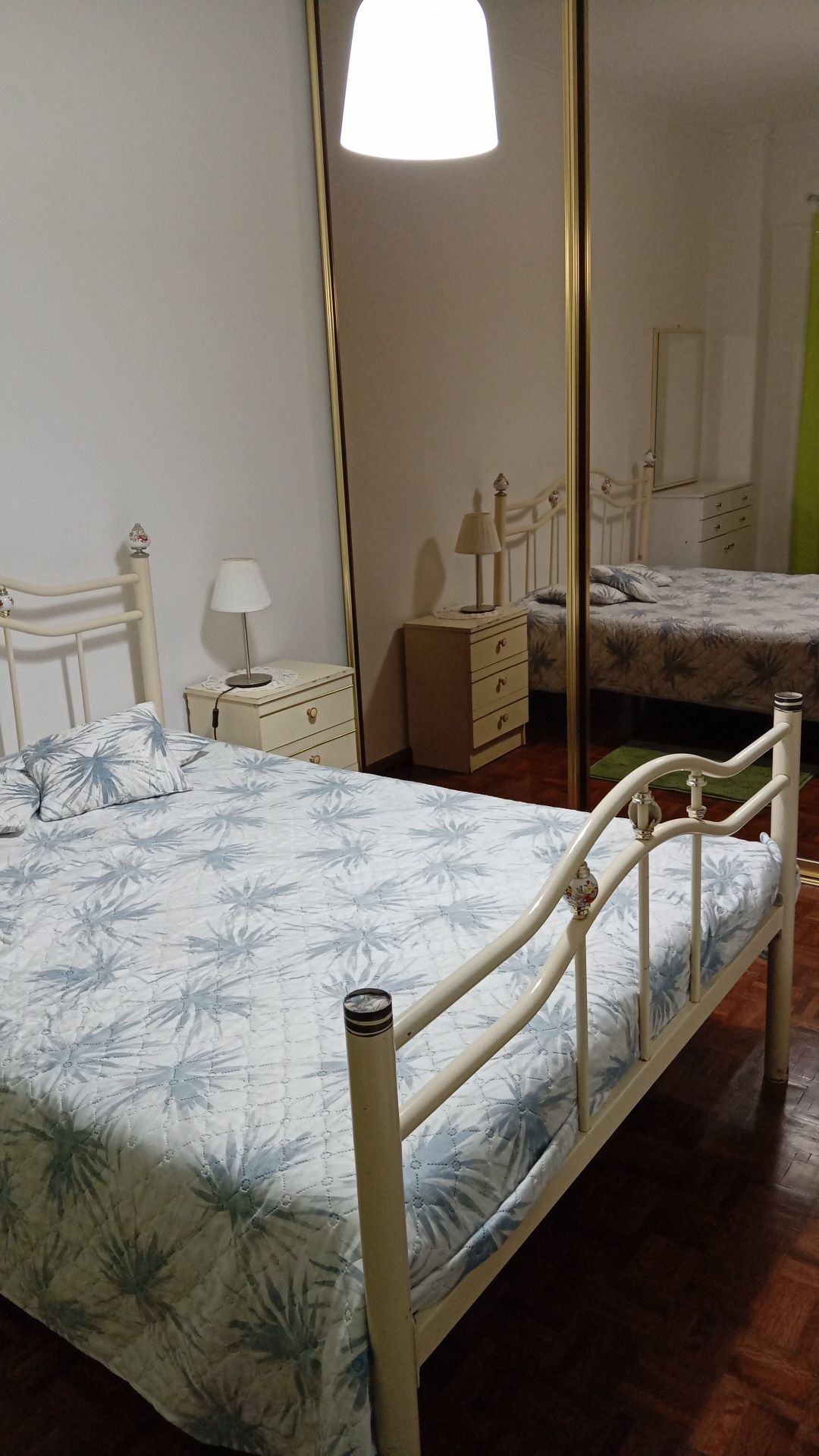 Alugo quarto  -- Odivelas
