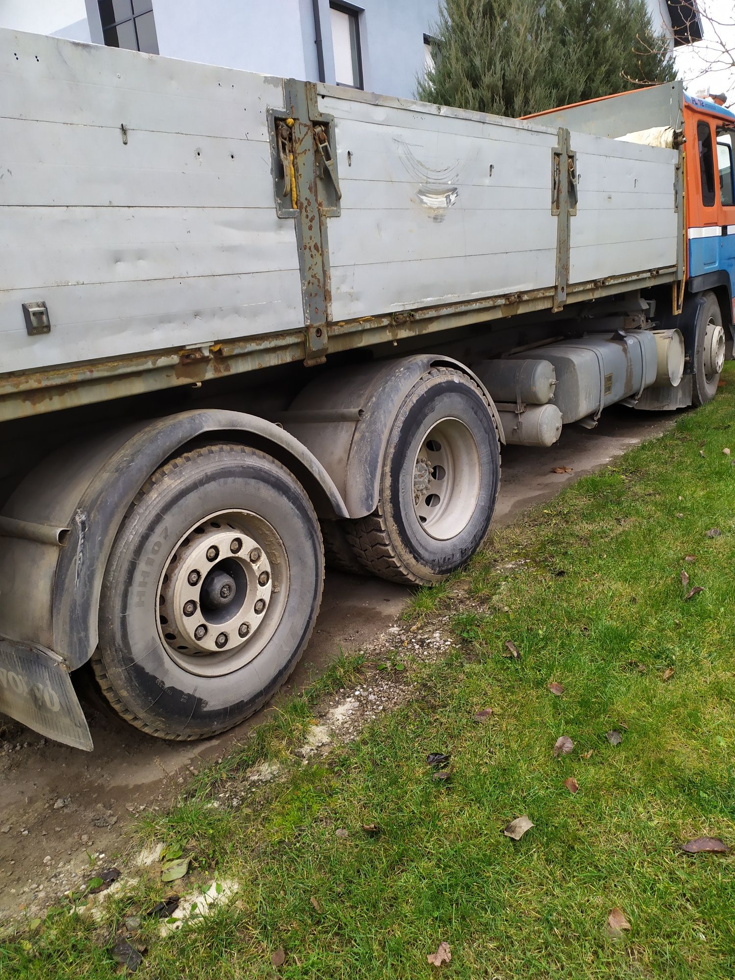 Samochód ciężarowy - wywrotka- VOLVO FL12
