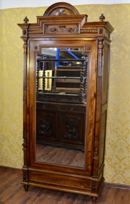 Szafa eklektyczna z lustrem