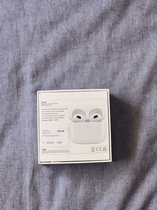 AirPods MagSafe Charging Case ( 3rd generation)