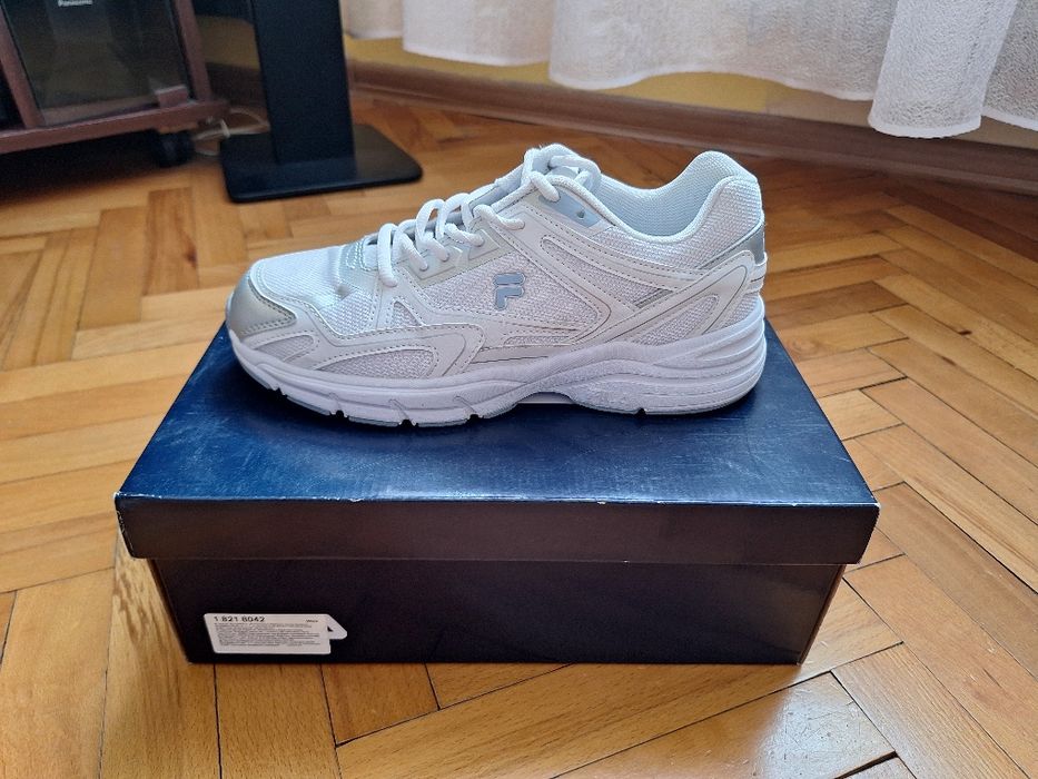 Białe sneakersy FILA