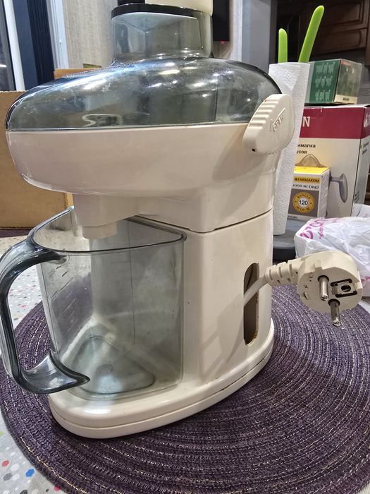 Соковитискач(Соковыжималка) для ягід, фруктів, овочів.