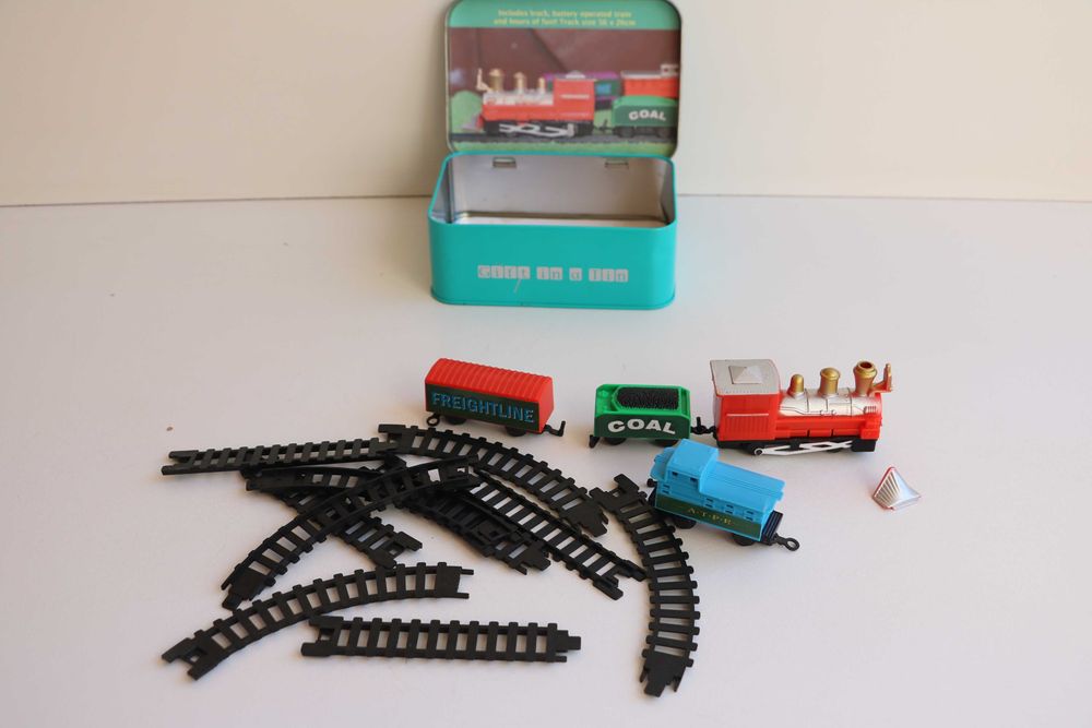 Коллекционный набор мини-поезд train set in a tin 2011, англия