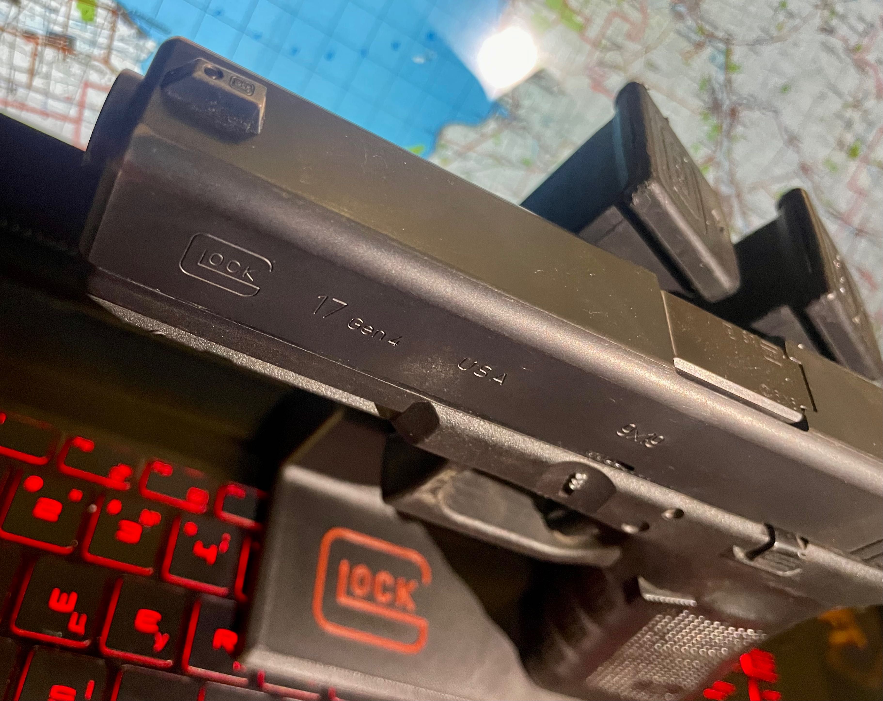 Підставка, стенд для пістолетів (Glock)