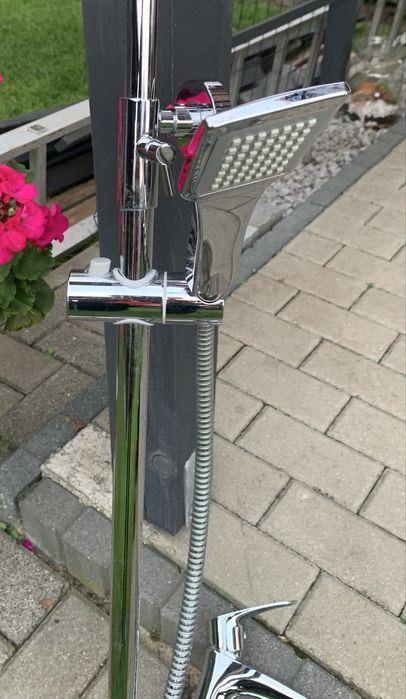 Łazienkowy zestaw natryskowy +bateria umywalkowa .