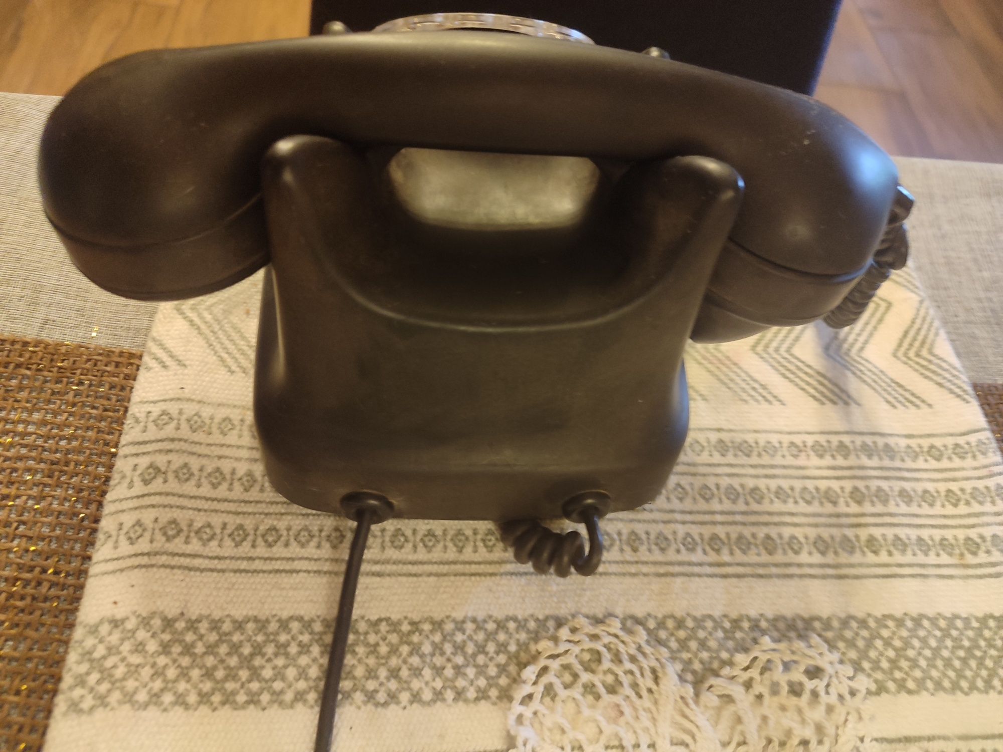 Stary telefon z lat 50