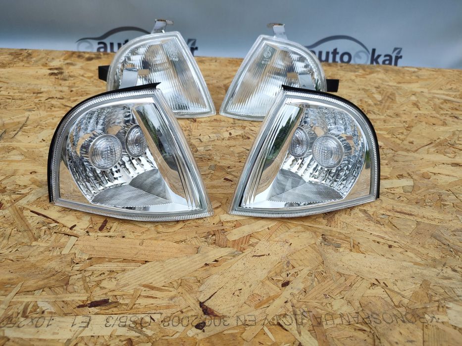 Поворотник Skoda Octavia Tour