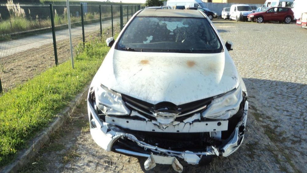 Toyota Auris 2.0 D-4D 5P 2014 - Para Peças