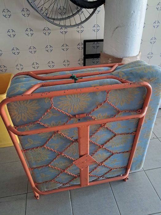 Cama de solteiro tipo burro com colchão e dobrável