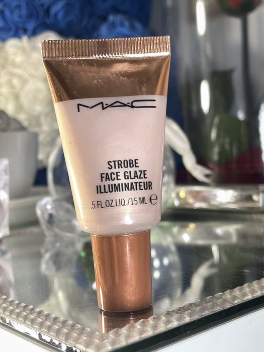 Rozświetlacz kremowy MAC