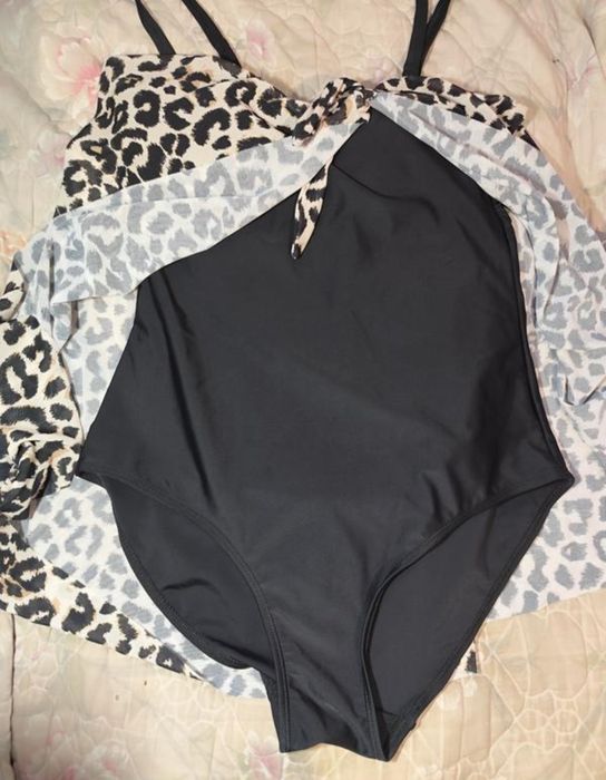 Шикарний прекрасний стильний купальник - сукня, танкіні у басейн чи пл