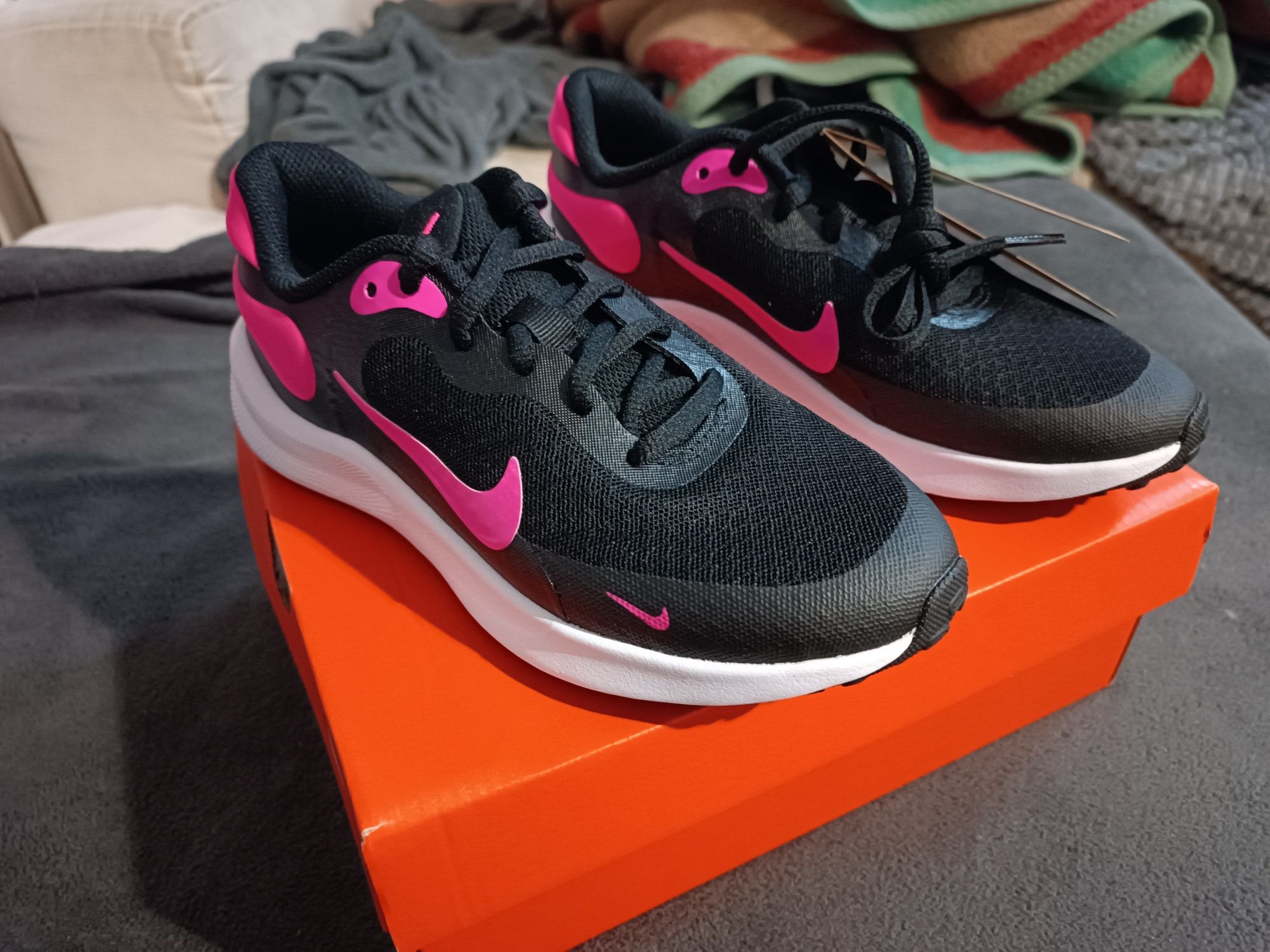 Buty Nike Revolution 7 (GS) rozmiar 34