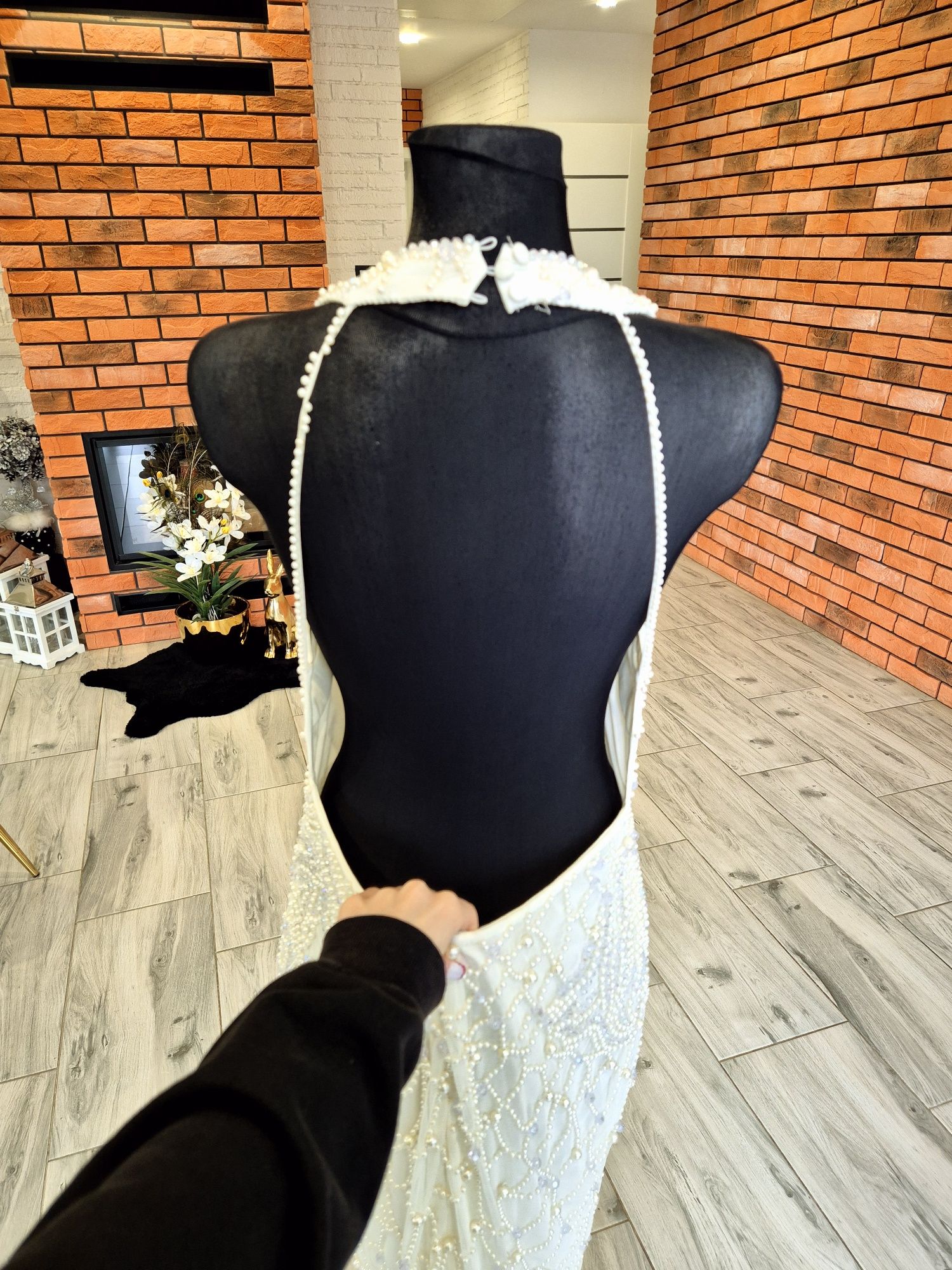 Elegancka sukienka maxi z odkrytymi plecami XXL