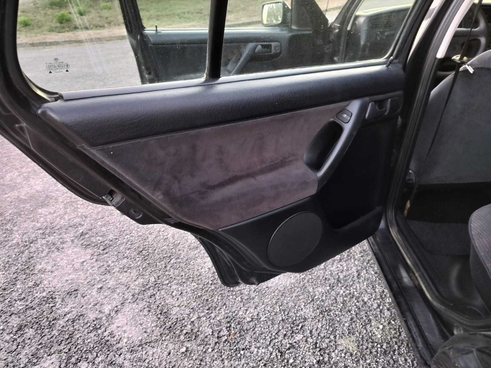 Vw Golf 1.4i - Direcção Assistida / Bom Estado