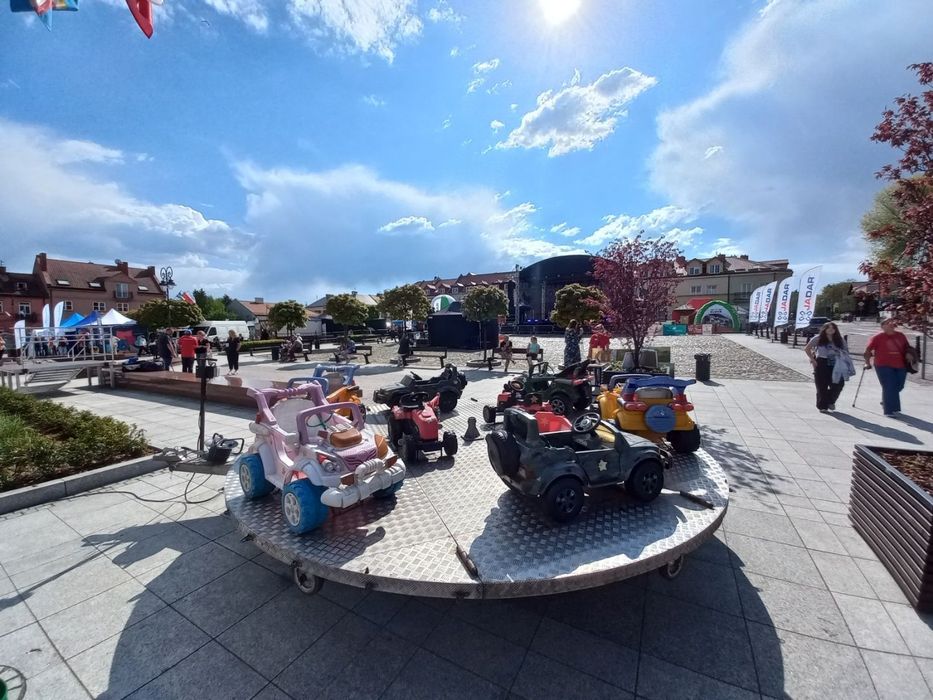 Karuzelka mechaniczna podłogową mobilna